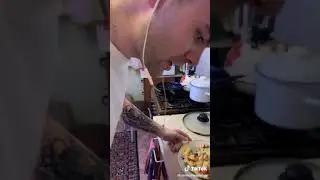 Опустили на наушники