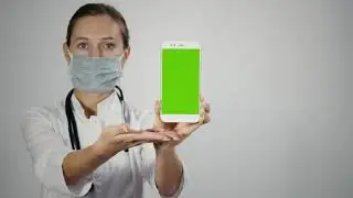 Female doctor displaying mobile with green screen ||  green screen || NO COPYRIGHT