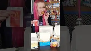 Мак завтрак оладушек #short #mukbang #asmr #eating #мукбанг #асмр #shorts #макдональдс