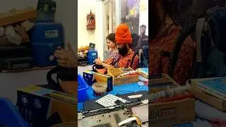 2 foreigners come to my shop to repair laptops #foreigner #repair #smartphone #laptop