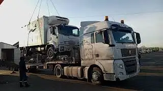 Погрузка 10 тонного грузовика краном на трал.