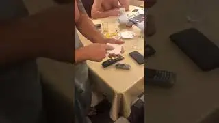 Маша и медведь - Филин показывает фокусы собравшимся зверушкам,все в большом шоке от увиденного