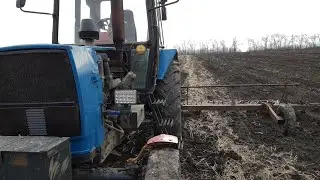 Бороную землю на ЮМЗ-6 со скоростью 11 км/ч.