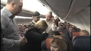 Министр здравоохранения уже во второй раз оказала медпомощь в самолете