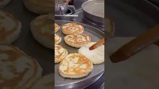 Street food🇨🇳 Chinese flatbread with meat😋Уличная еда Китайская лепешка с мясом 