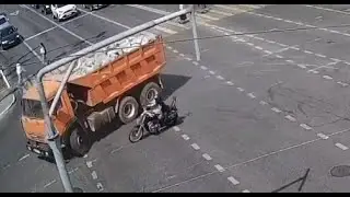 Водитель самосвала пытался развернуться: мото авария в Белгороде