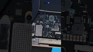 Inside a MacBook with Liquid Damage 💦🍎💻