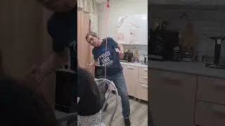 Танцы на стриме Батя Легендарный стример Хакасии танцует на стриме на Ютубе 🕺