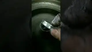 Для замены подшипника достаточно открутить один болт колеса...
