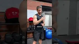 КАК ОТЖИМАТЬСЯ НА БРУСЬЯХ