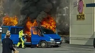 A large fire broke out in a delivery van  Iceland ( Bónus in Hveragerði ) 31. 03 .2022