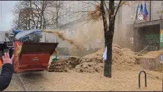 Farmers protest against the Regional Council in France