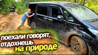 ДРУЗЬЯ ПОЗВАЛИ В ПОХОД 🚗 И ТУТ НАЧАЛОСЬ 😁 ПЛАВАТЬ НА ДИВАНЕ В РЕКЕ