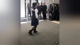 MAKTAB O'QUVCHSI SHARMANDA RAQSGA TUSHDI.🔞