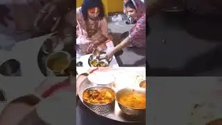 #गुरुदेव गुरुमाँ के हाथ का खाना खाते हुए🙇❤#like#subscrbe👍🔔🙏🙇❤