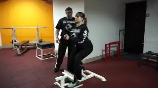 Приседания в тренажере  Техника выполнения, нюансы упражнения