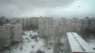 За окном Апрель.