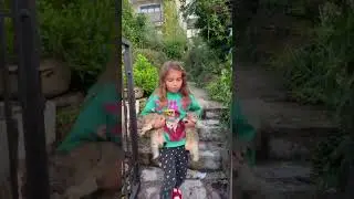 Осенний отдых на пляже Пржно: Расслабление под теплыми лучами Черногорского Солнца