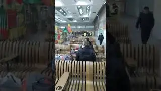 20 декабря 2021 год. Охрана посадила парня в коляску и увезла с вокзала в носках!!! В мороз...