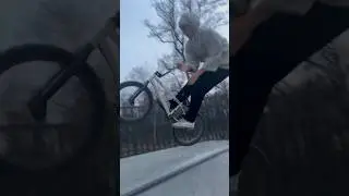 Новый трюк #bmx #youtubeshorts #respect #skatepark #bmxlife #bmxtips #bikelife