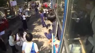 Ведьма с Тайланда дала отпор мужикам!