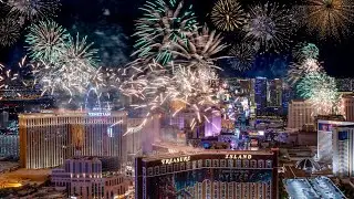 LAS VEGAS New Years Eve 2023 Countdown and Fireworks 🎉