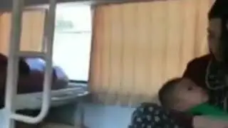 MENYUSUI DI KERETA