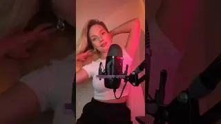 #девушкаиграет