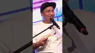 Manchó su espada  