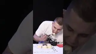 Первый раз в жизни ест ХИНКАЛ 😨