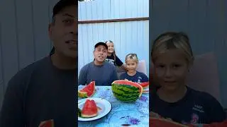 Как в нашей семье едят арбуз 🤣 вышла моя новая песня Бантики⬆️ скорее слушайте #shorts #ladymilana