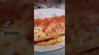 Куриный рулет с грибами и сыром.