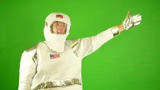 Astronaut waves with hand on Green screen - Astronaut green screen