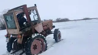 Т-25 в снегу. Проверка на проходимость)