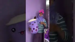 Di kamar kakak banyak tisu..