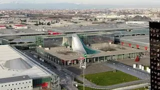 Coronavirus in Lombardia, la fiera di Rho vista dal drone: possibile centro ricovero malati