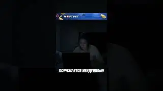 Зачем она облизывает стену 😨