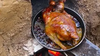 The old man in the mountain village builds a stove for the earth, the oven, the best roast chicken