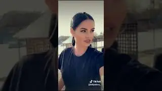 Девушка хочет сидеть на шее