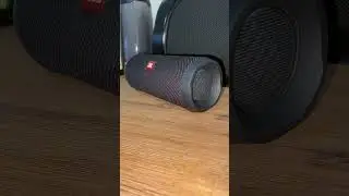 JBL flip 4 crazy bass test, speakers moves by it self