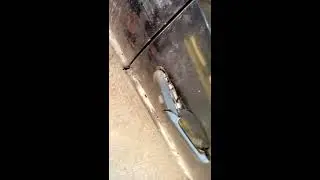 Дверь не открывается ни изнутри ни снаружи, открываем