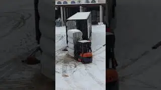 приехала очередная машина с 