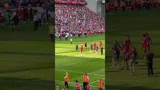 Si Senor! The Kop serenades Firmino one last time