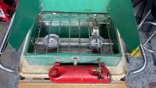 Vintage 1970 Coleman 425E Camp Stove