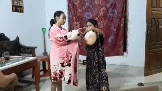 Anak anak masih lugu dan polos saat nonton tv