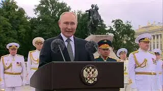 Владимир Путин принял военно-морской парад и пригрозил недругам «Цирконами»