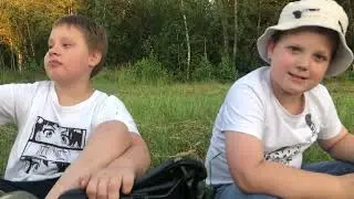 Даниил и Николай . Посиделки на траве . Часть 3
