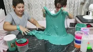 Efe mahalledeki arkadaşıyla birlikte slime şelalesi yaptı .