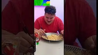 STREET DONUT VS STREET EVGEN 🍝🍖🍔🍟 EATING challenge #shotrs #foodchallenge #ктобольшесъест