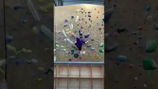 Pinchy pink Boulder (V4-V6)